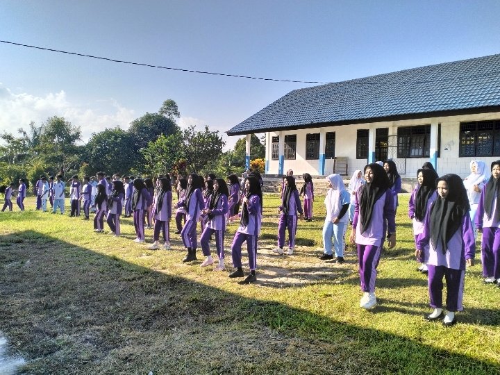 SEMANGAT PAGI MENGGELORA! SENAM JUMAT DI SMKN 1 SEMATU JAYA BANGKITKAN ENERGI DAN KEBERSAMAAN